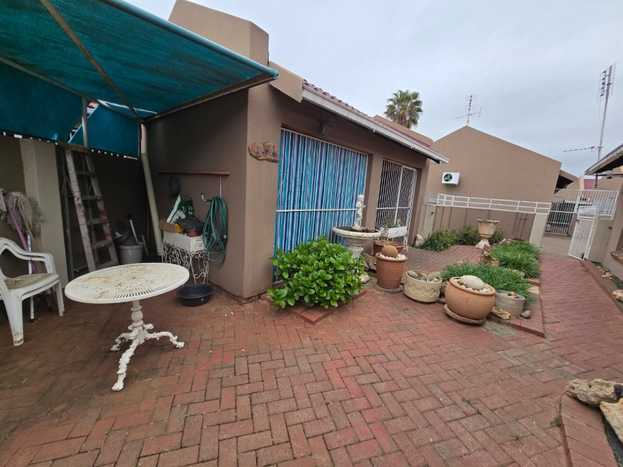 2 Bedroom Property for Sale in Uitsig Free State